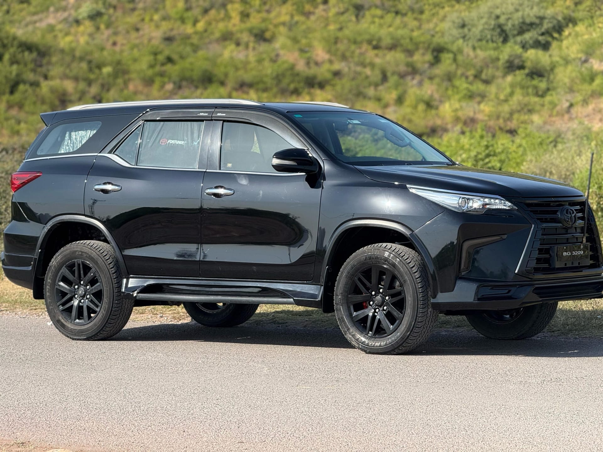 Fortuner side